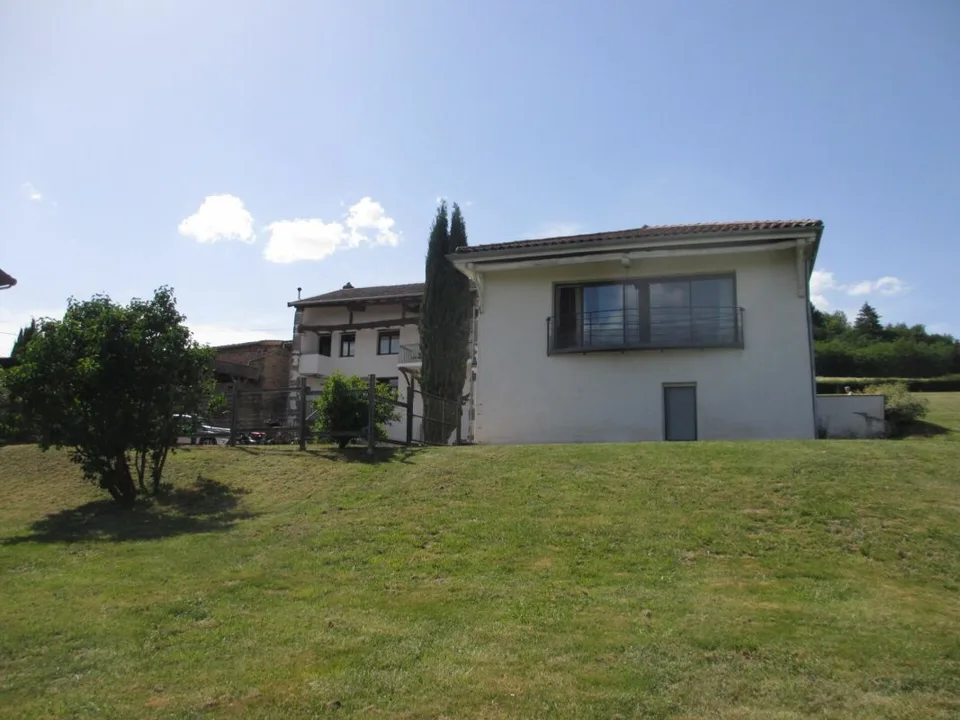 Ensemble immobilier mit Innenpool und Grundstück von 7'878 m²