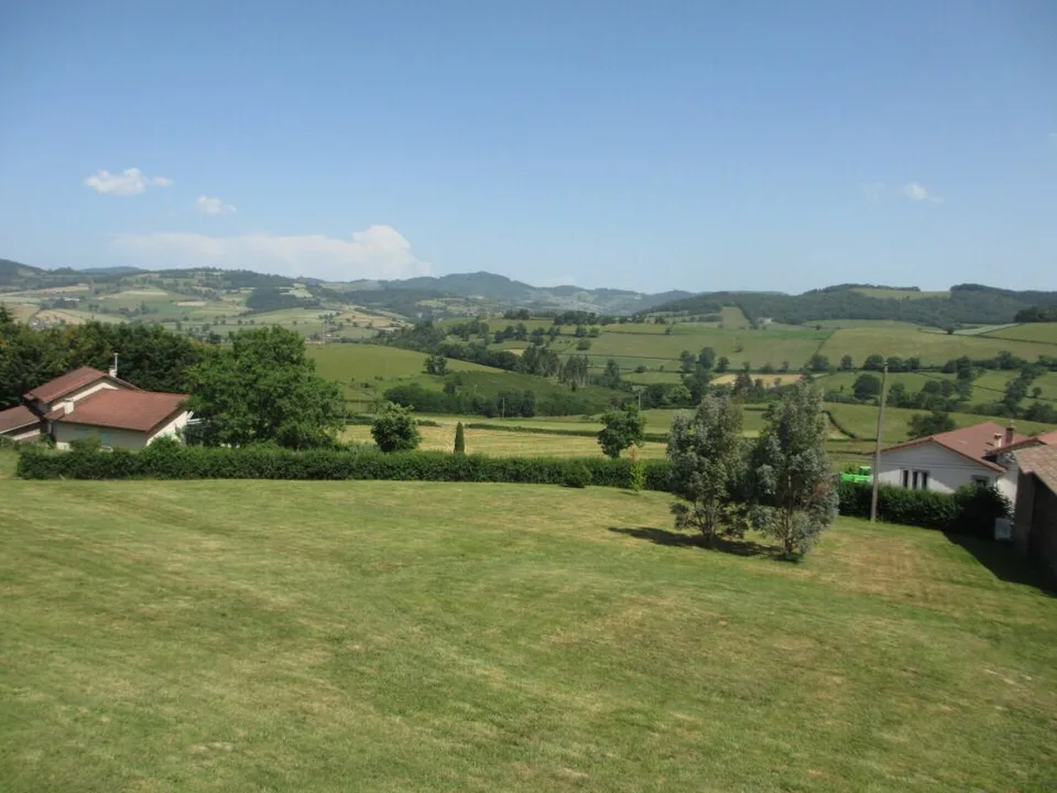 Ensemble immobilier avec piscine intérieure et terrain de 7'878 m²