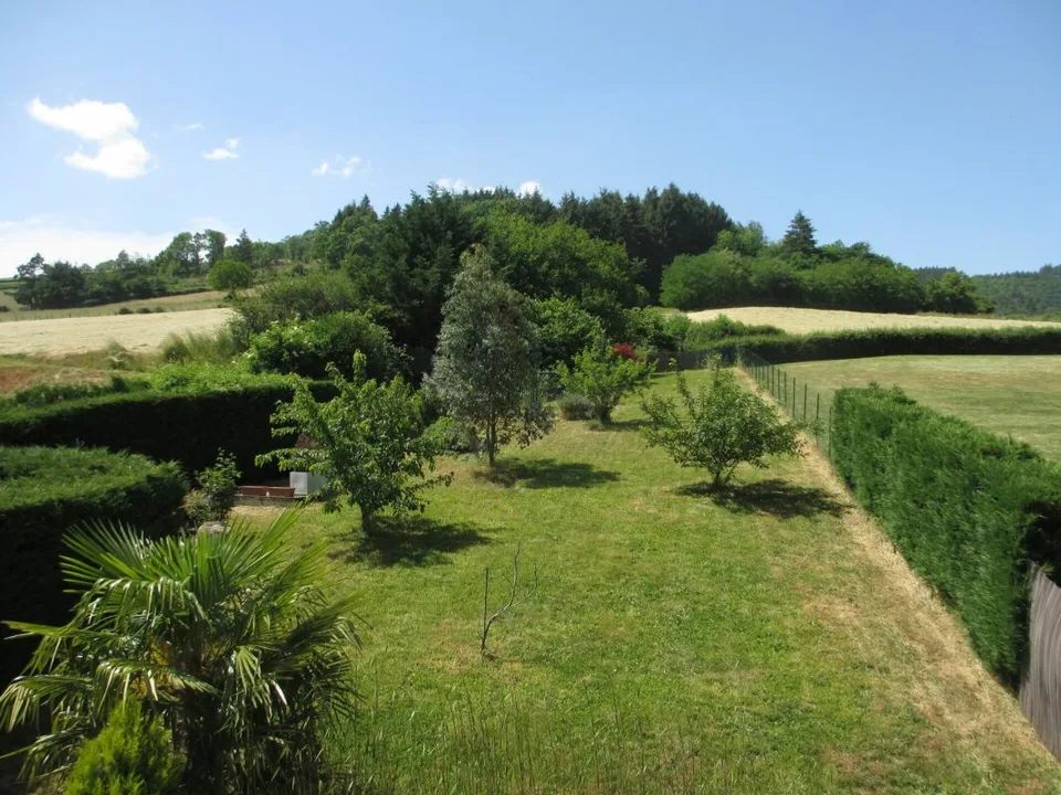 Real estate complex with indoor pool and 7'878 m² land – photo 6 of 7