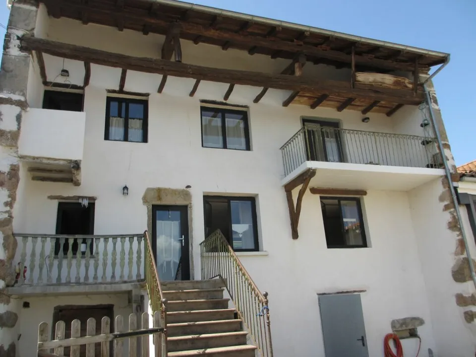 Ensemble immobilier mit Innenpool und Grundstück von 7'878 m²