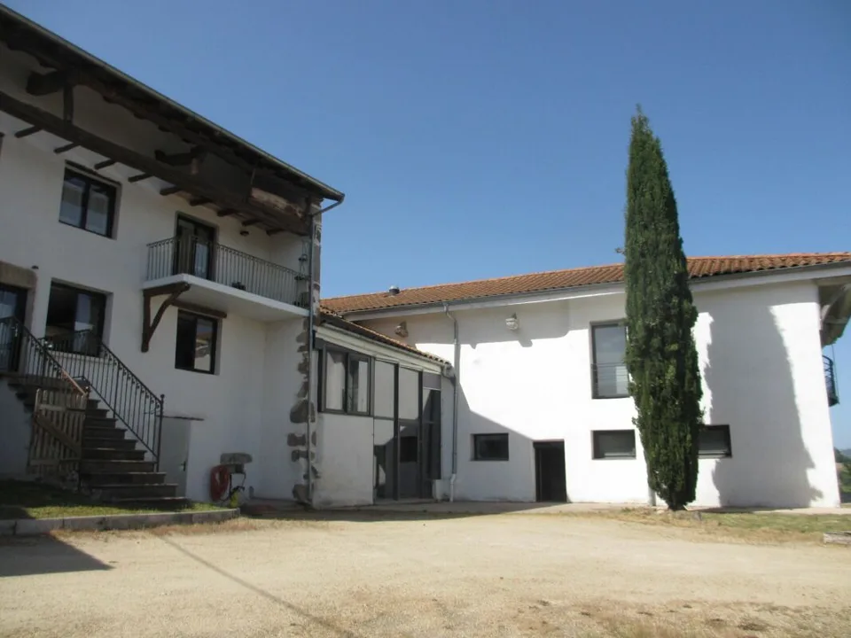 Ensemble immobilier mit Innenpool und Grundstück von 7'878 m²