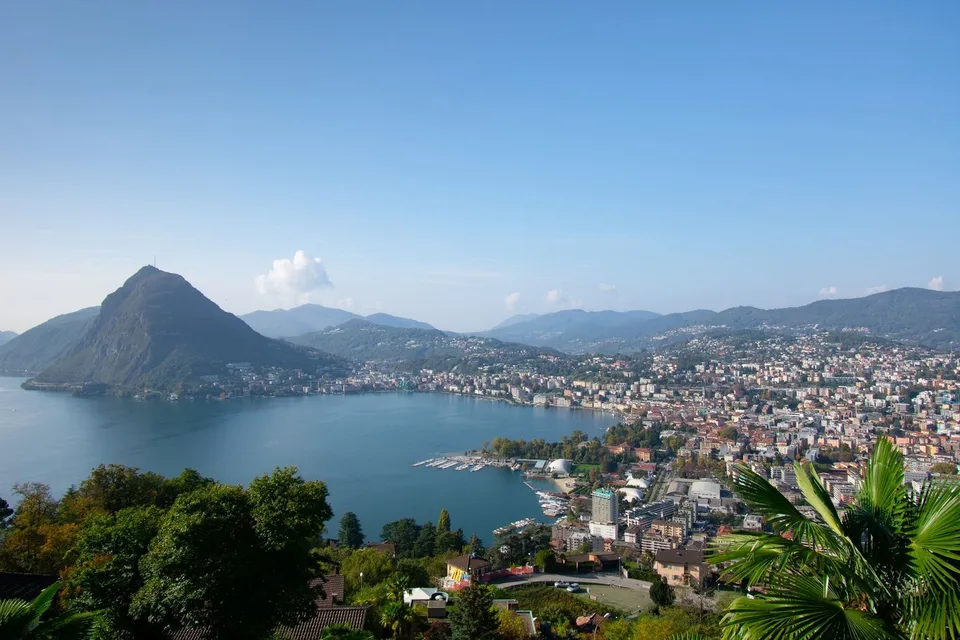 LUXURIOUS VILLA WITH BREATHTAKING LAKE VIEW