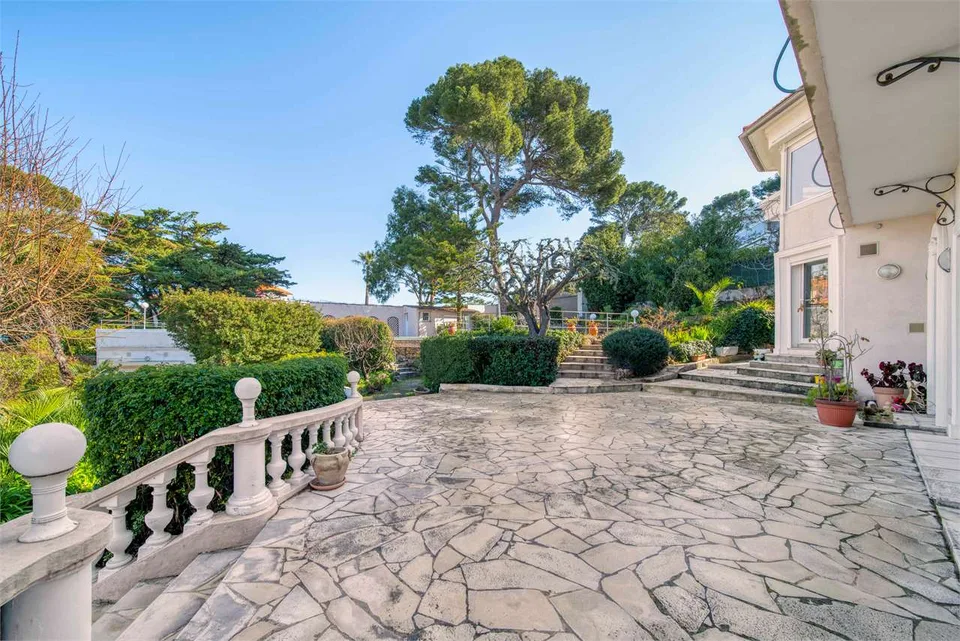 Prächtige Villa mit Meerblick