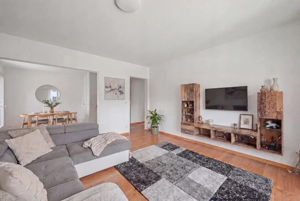 Moderne Wohnung mit Lift und Garage in Münchenbuchsee