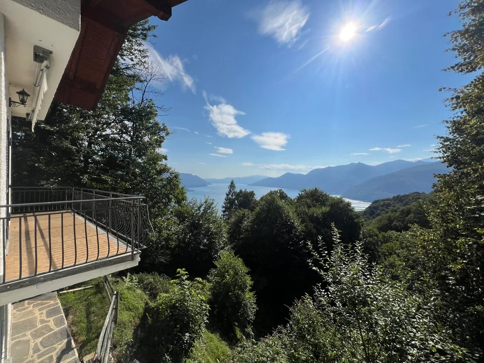 Bella casa unifamiliare in una posizione calma e soleggiata a sud con una vista da sogno sul lago – foto 11 di 18