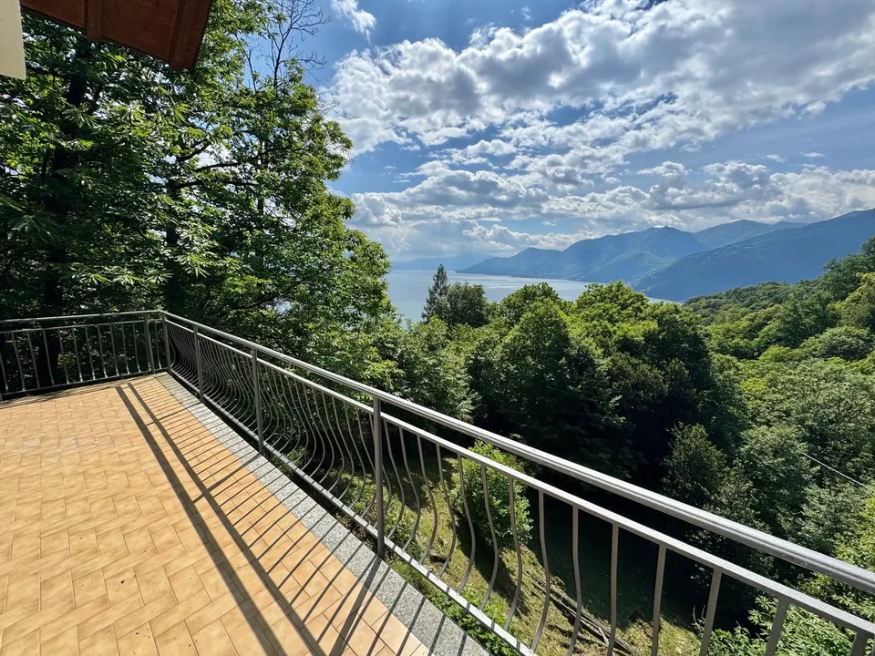 Bella casa unifamiliare in una posizione calma e soleggiata a sud con una vista da sogno sul lago – foto 10 di 18