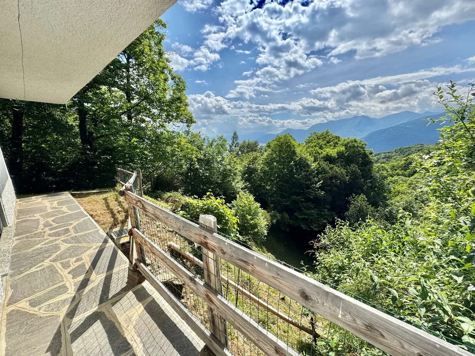Bella casa unifamiliare in una posizione calma e soleggiata a sud con una vista da sogno sul lago – foto 13 di 18