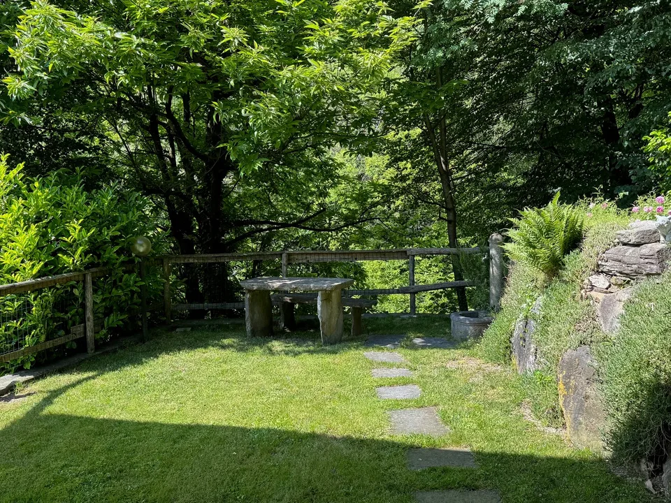 Bella casa unifamiliare in una posizione calma e soleggiata a sud con una vista da sogno sul lago – foto 12 di 18