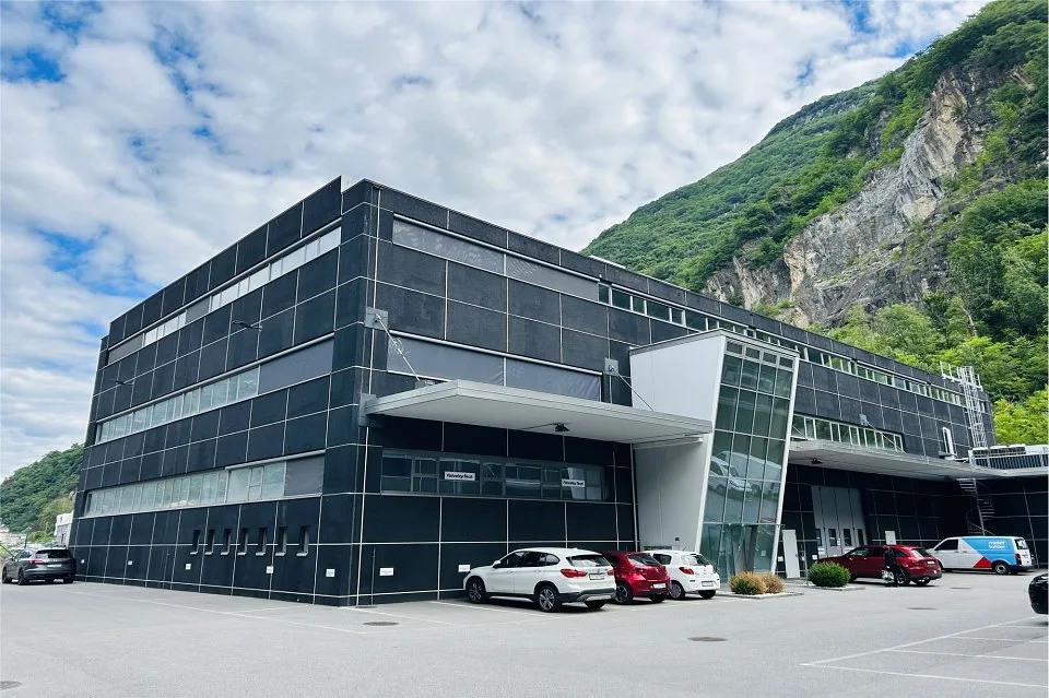 In affitto: Ampio spazio commerciale al centro CAST-CASTIONE