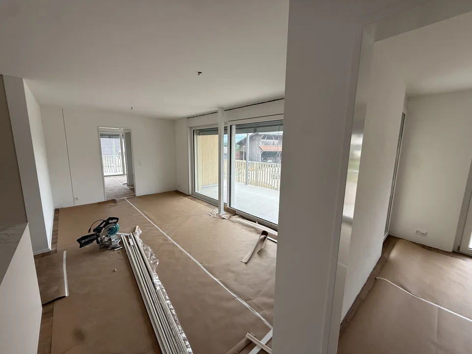 Vivere con balcone di 32 m² – più spazio fuori che dentro