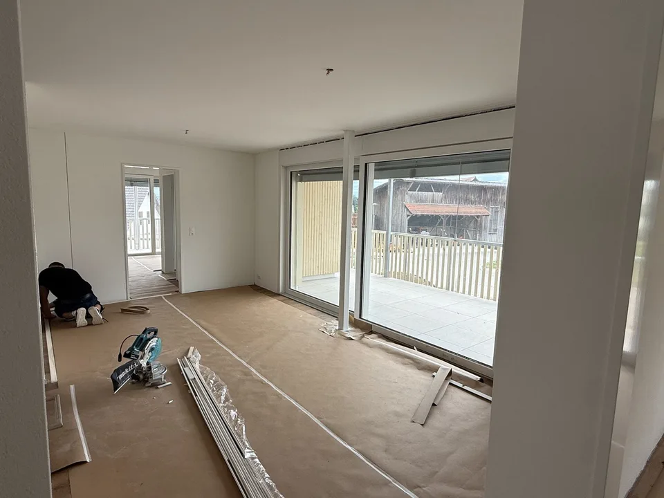Vivere con balcone di 32 m² – più spazio fuori che dentro