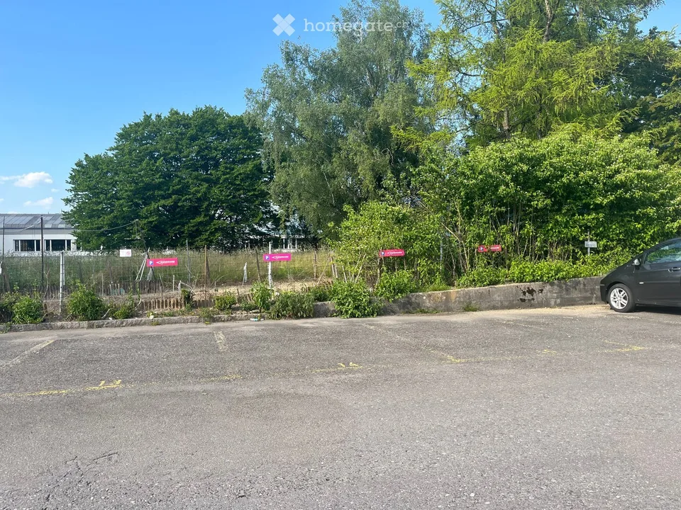 Offener Parkplatz an der Alpenblickstrasse 9 in Lachen SZ
