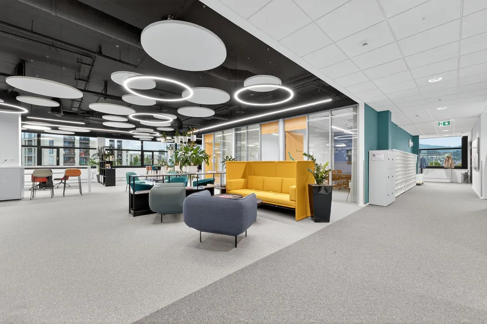Spazio esclusivo di 1600 m² per uffici a Kriens – pronto per l'occupazione nel 2026