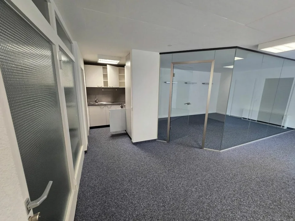 Office in Altendorf – photo 6 of 8