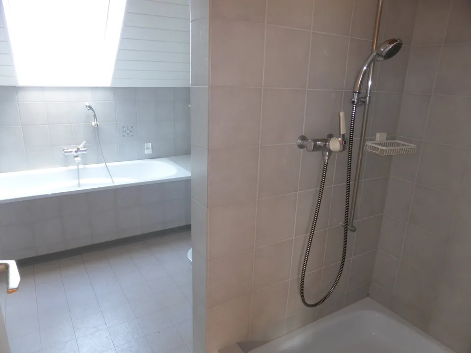 gemütlich 3-Zimmer-Dachwohnung - Krontalstr. 9, SG