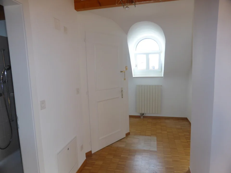 gemütlich 3-Zimmer-Dachwohnung - Krontalstr. 9, SG