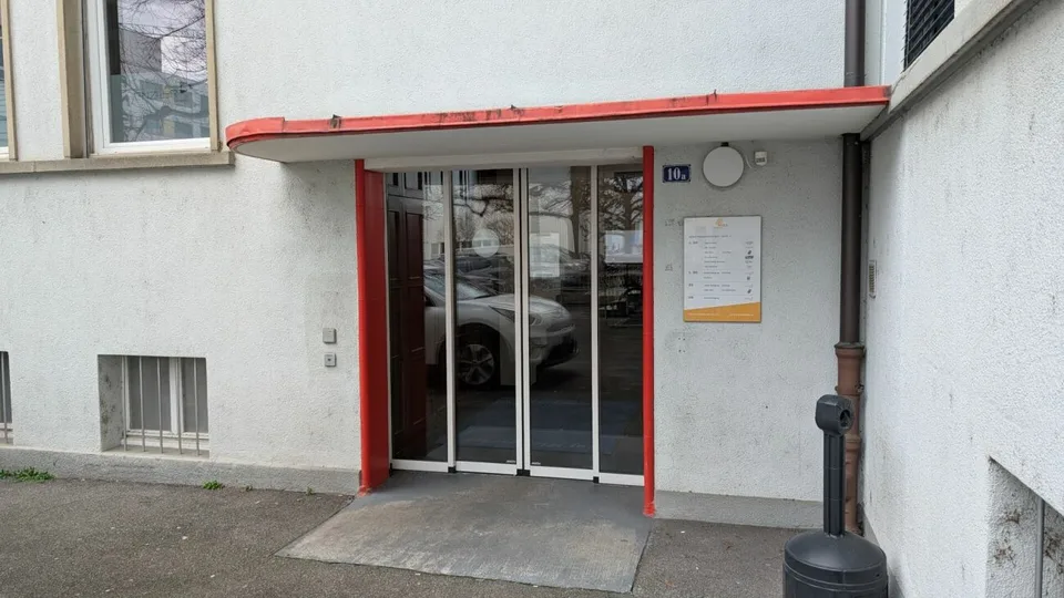 Bureau spacieux dans le Buss-Areal Pratteln - 56 m² au rez-de-chaussée du bâtiment administratif Ouest