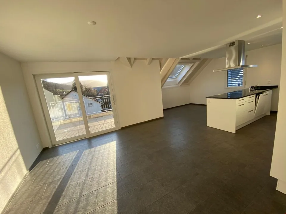 Moderne 4.5 Zi-Maisonette-Dachwohnung mit grossem Balkon