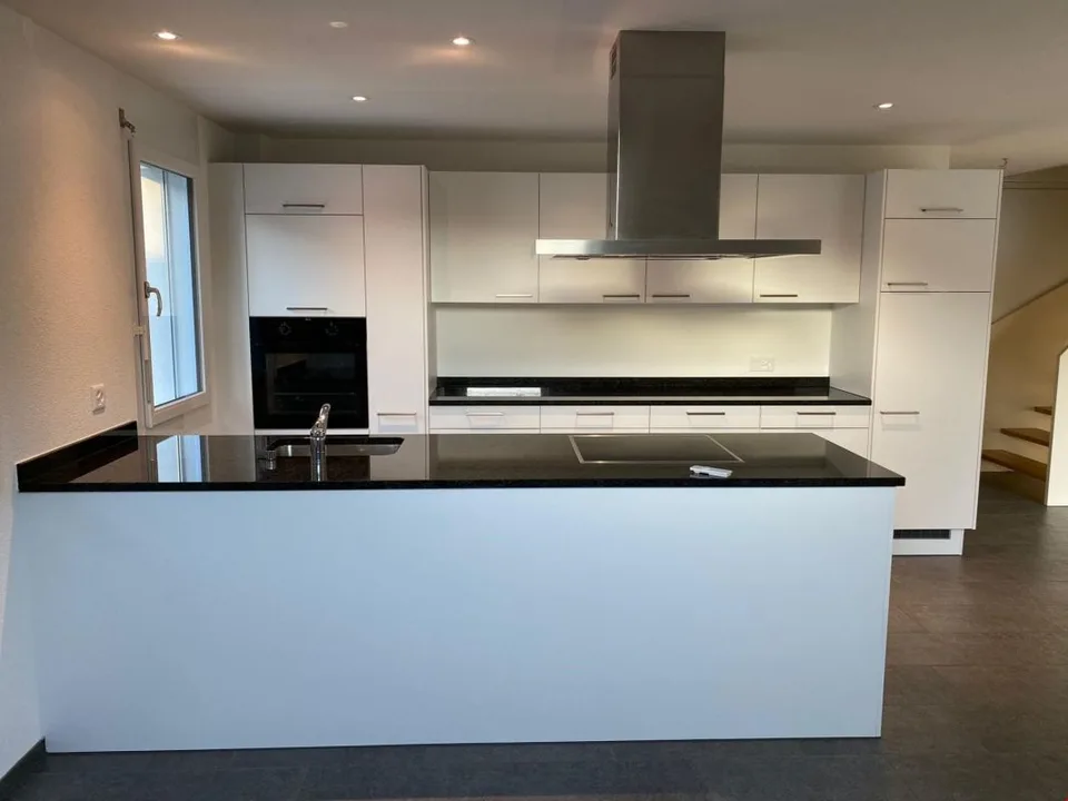 Moderne 4.5 Zi-Maisonette-Dachwohnung mit grossem Balkon