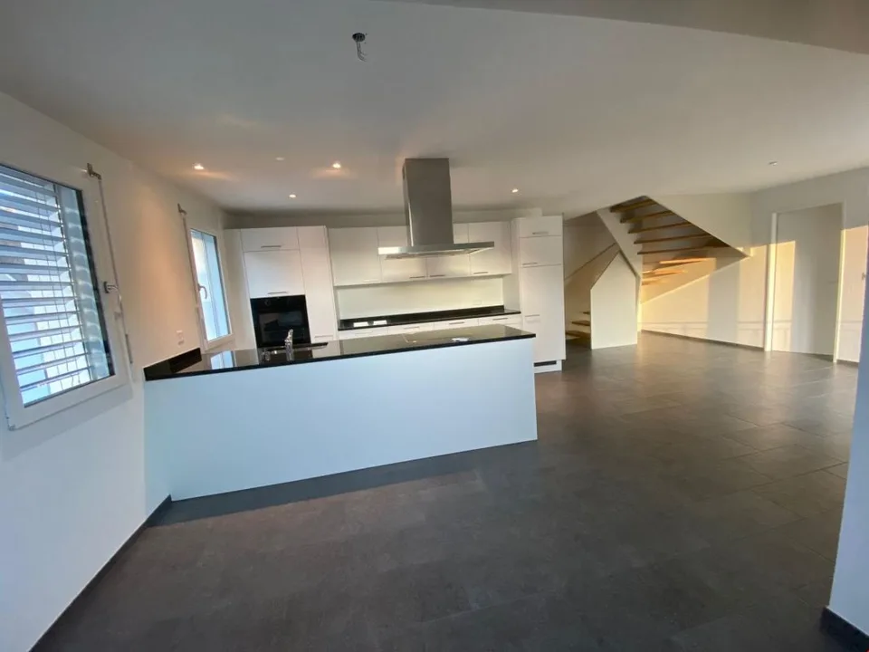 Moderne 4.5 Zi-Maisonette-Dachwohnung mit grossem Balkon