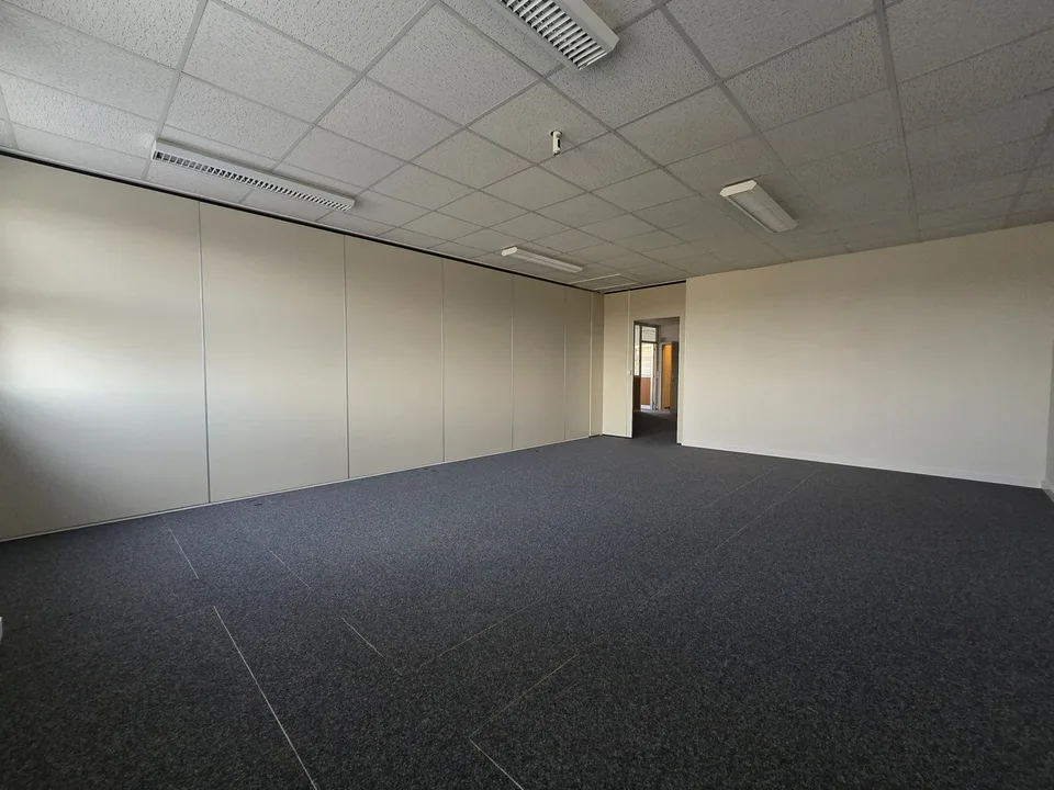 Helles Büro von 156m2 - spezielles Angebot! 2 erste Mieten kostenlos