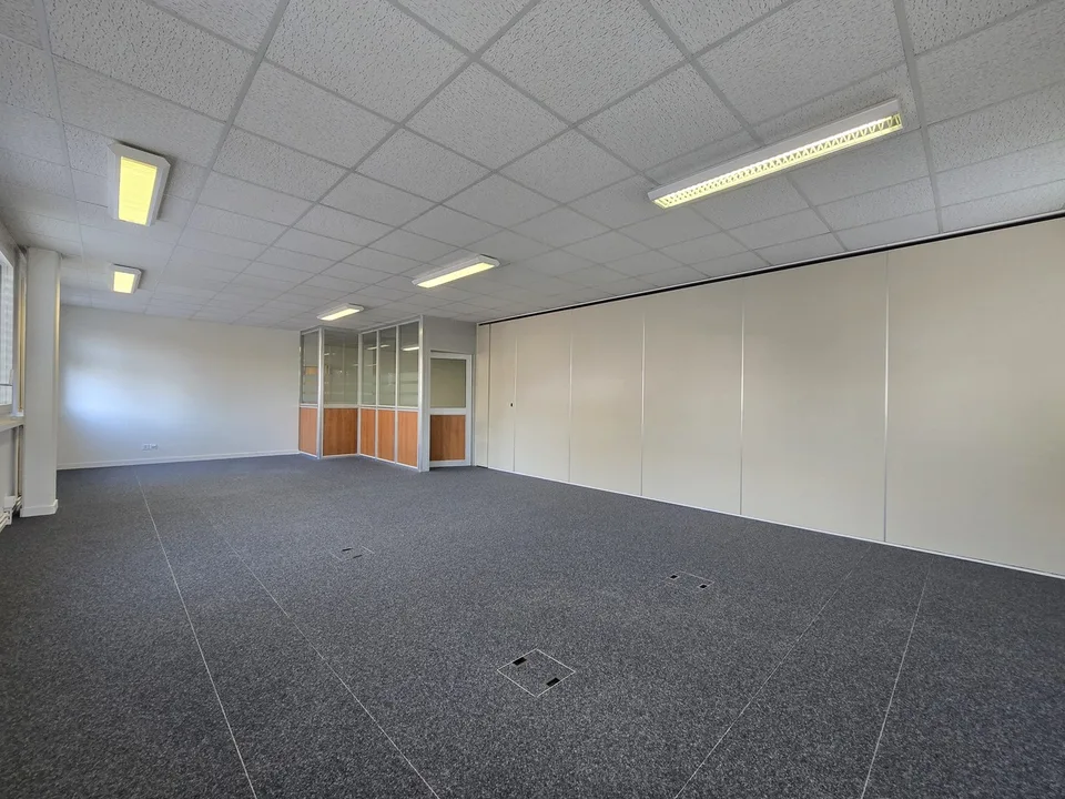 Helles Büro von 156m2 - spezielles Angebot! 2 erste Mieten kostenlos