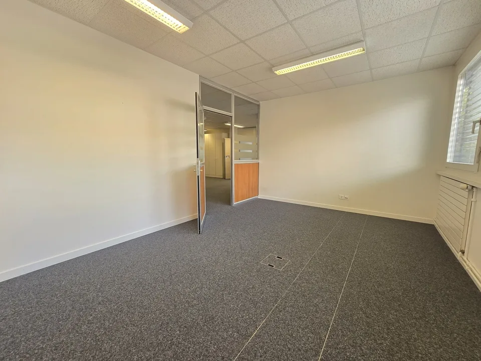 Helles Büro von 156m2 - spezielles Angebot! 2 erste Mieten kostenlos
