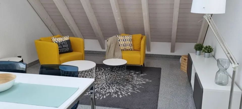 4-Zi. Dachgeschoss-Wohnung - MÖBLIERT