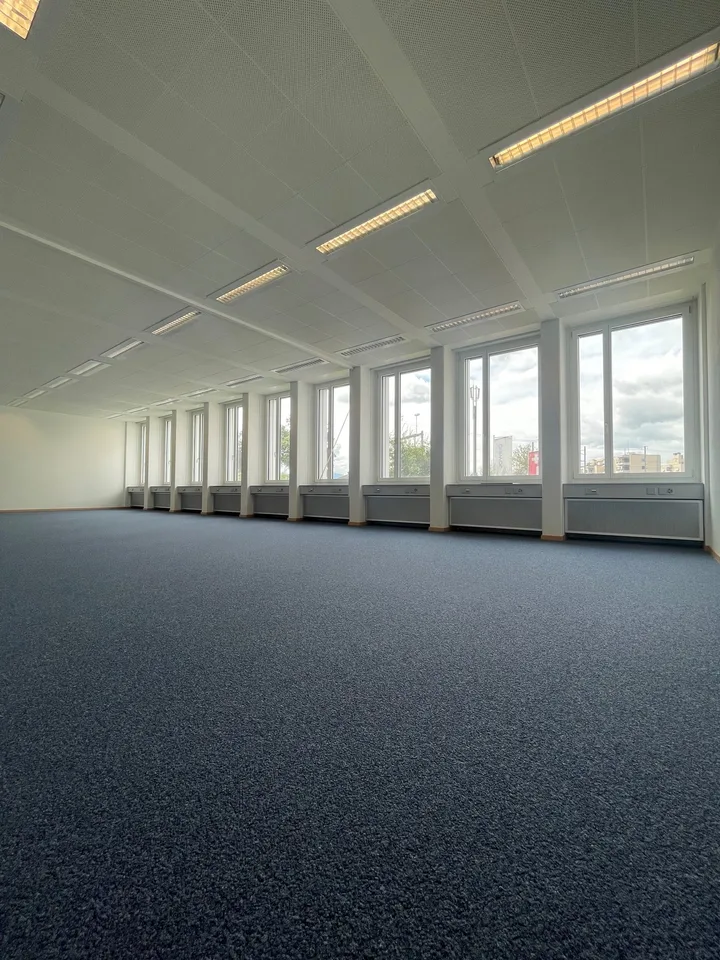 Representative office spaces with optimal traffic connections – photo 6 of 12