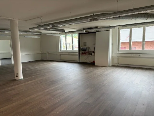 Bright office spaces for your business model – photo 8 of 9