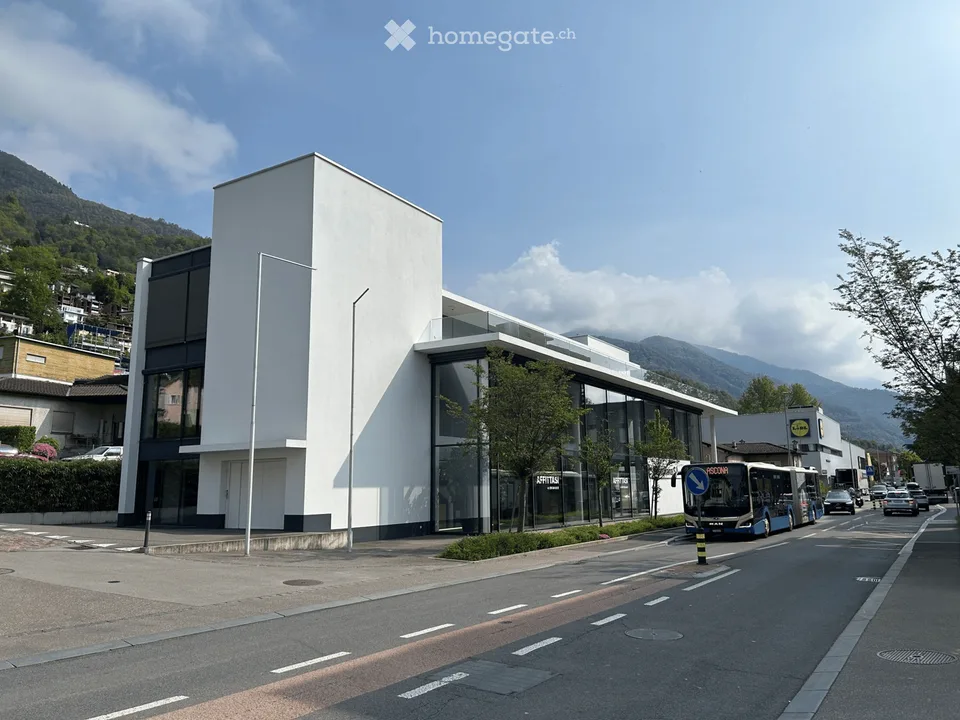 Locale Commerciale Moderno in Affitto a Minusio – Via San Gottardo 139