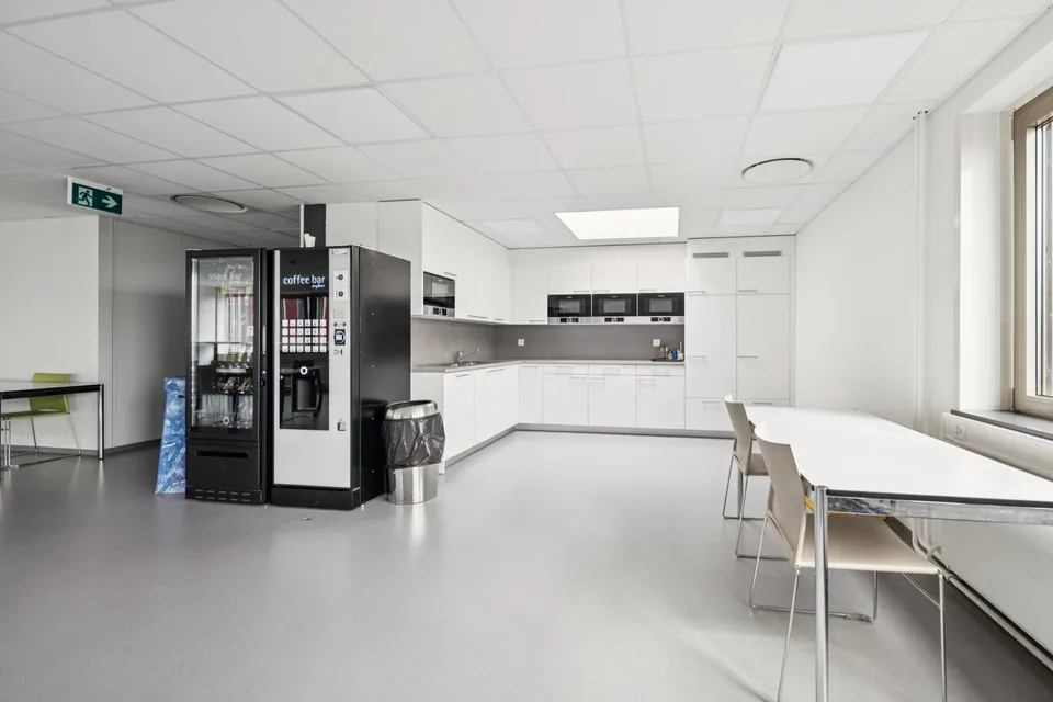FOR RENT: EXCEPTIONAL COMMERCIAL SPACE IN NEUCHÂTEL – photo 10 of 10