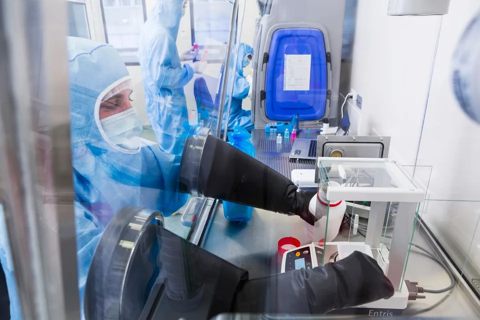 Ausgestattete und sichere Laboratorien – Foto 6 von 8
