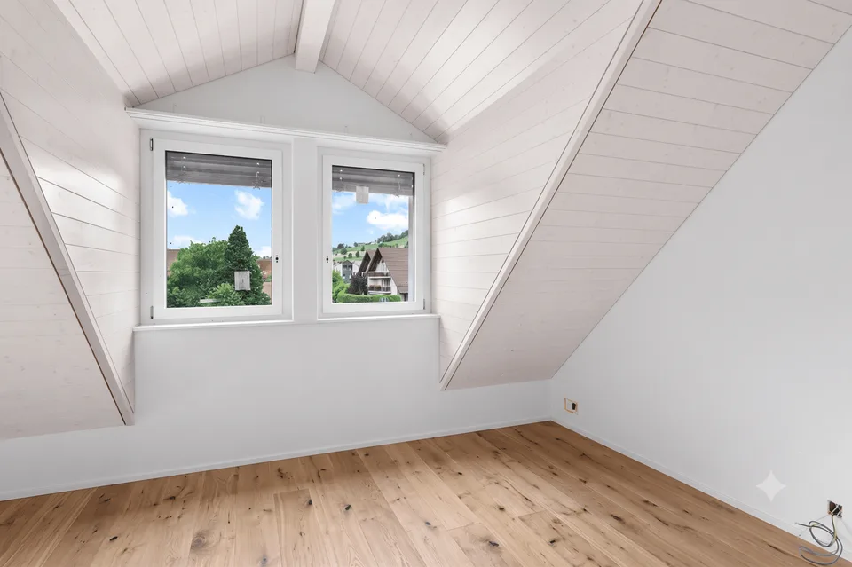Erstbezug: Stilvolle und grosszügige Maisonette-Wohnung
