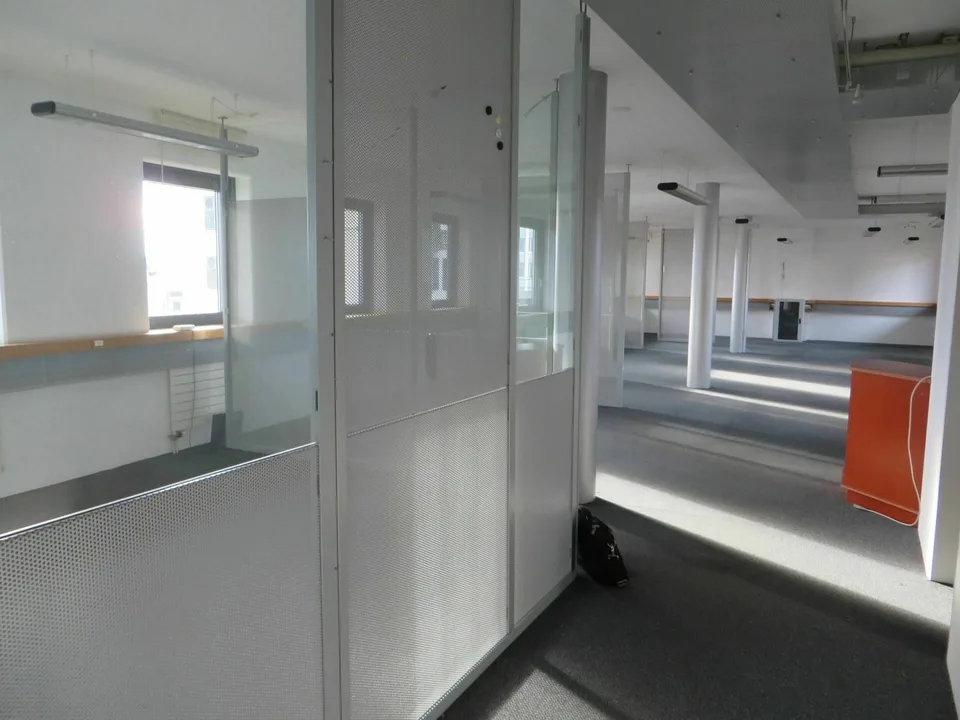 Il tuo nuovo spazio ufficio direttamente alla stazione dei treni di Rüti ZH