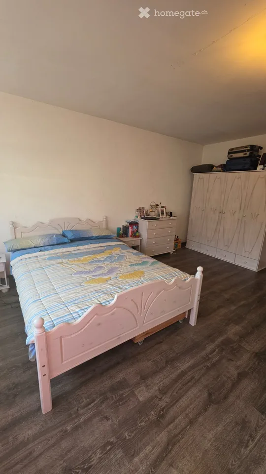ein grosses Zimmer in EFH zu vermieten
