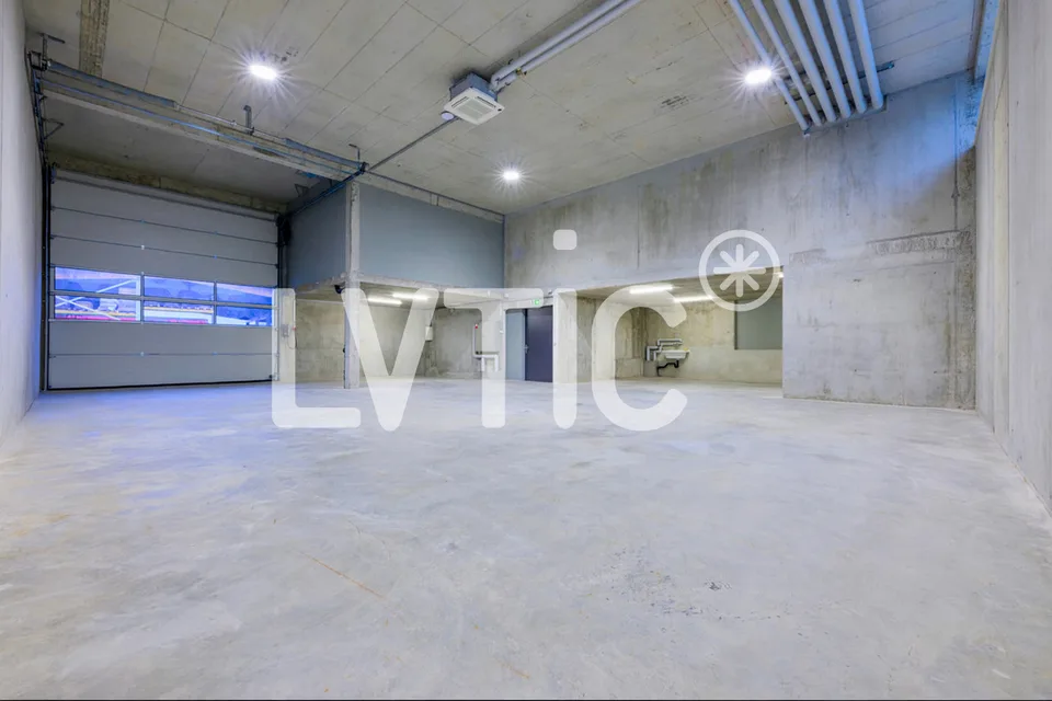 Atelier, dépôt, showroom de 200 m2 à louer à Martigny