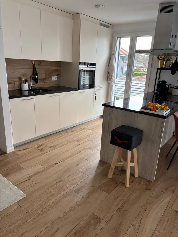 Magnifique appartement 4.5 pièces avec balcon à Gampelen