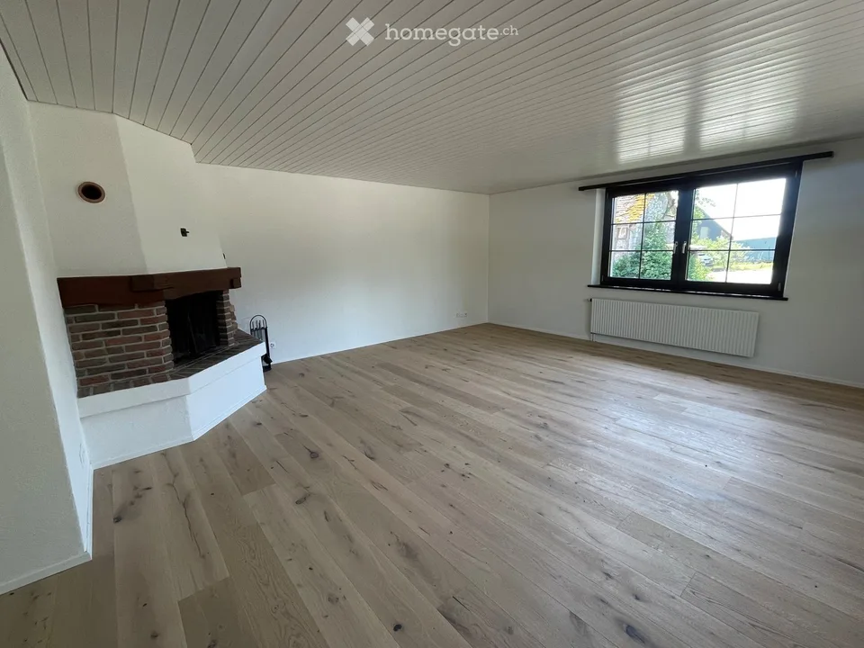 Moderne, helle 3.5-Zimmer-Maisonettewohnung mit Warmluft-Cheminée
