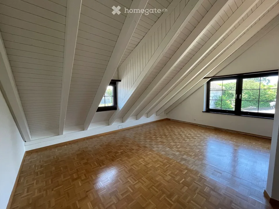 Moderne, helle 3.5-Zimmer-Maisonettewohnung mit Warmluft-Cheminée