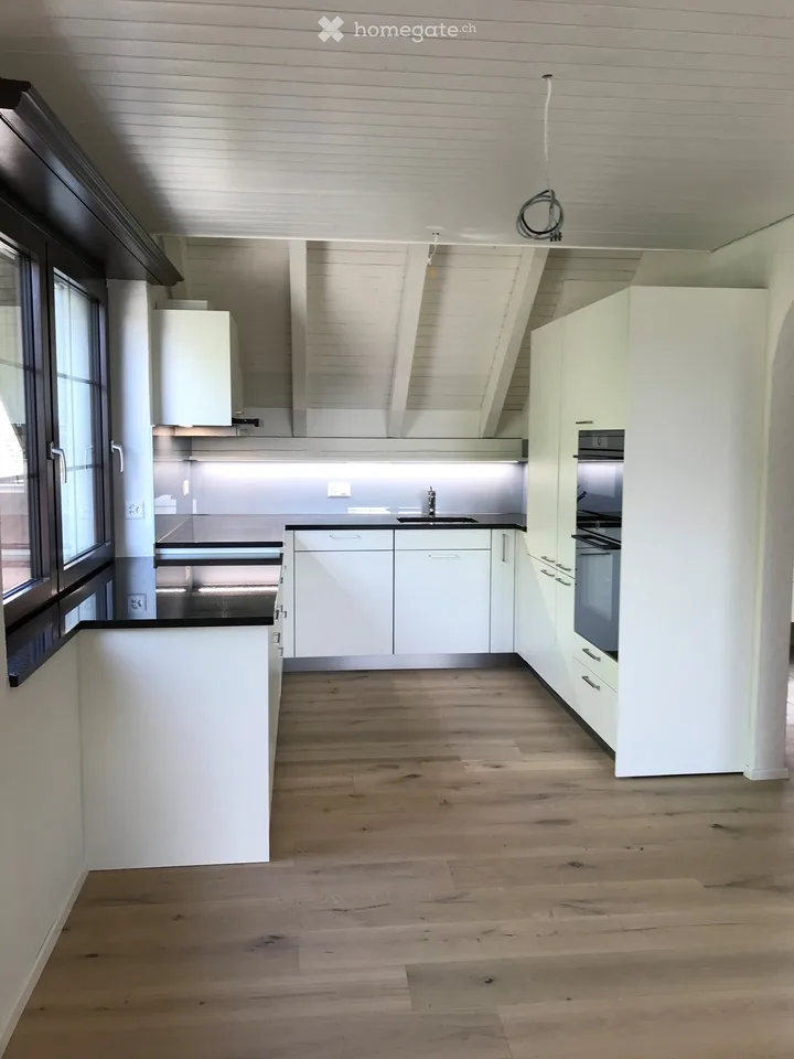 Moderne, helle 3.5-Zimmer-Maisonettewohnung mit Warmluft-Cheminée
