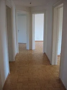 À louer : Appartement lumineux et moderne de 4,5 pièces avec véranda