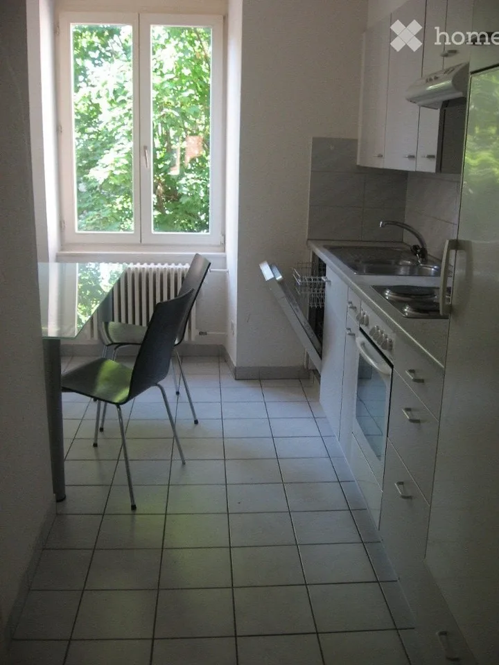 À louer : Appartement lumineux et moderne de 4,5 pièces avec véranda