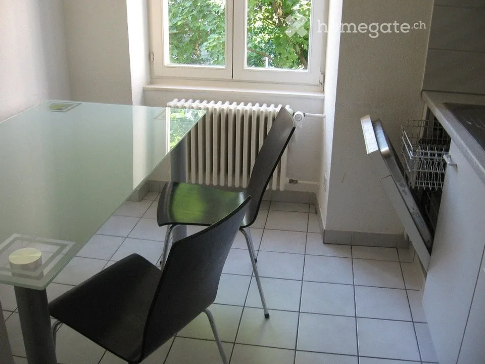 Zu vermieten: Helle und moderne 4.5-Zimmer-Wohnung mit Veran