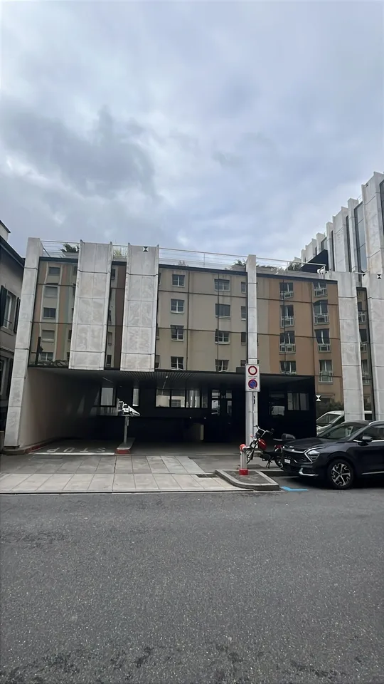 Place de parking intérieure sécurisée