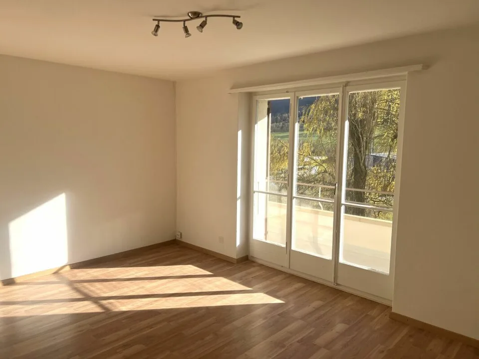 Corgémont, schönes 3-Zimmer-Apartment im 1. Stock mit Balkon