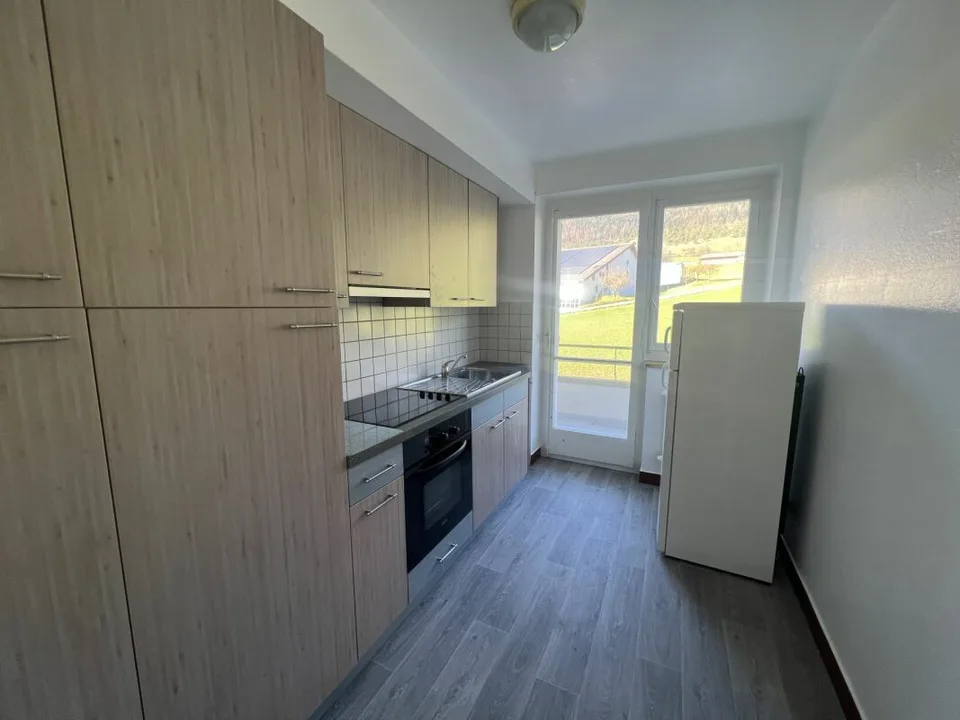 Corgémont, joli appartement de 3 pièces au 1er étage avec balcon