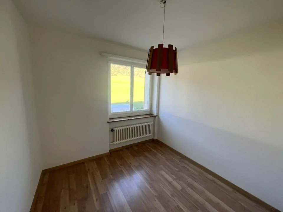 Corgémont, schönes 3-Zimmer-Apartment im 1. Stock mit Balkon