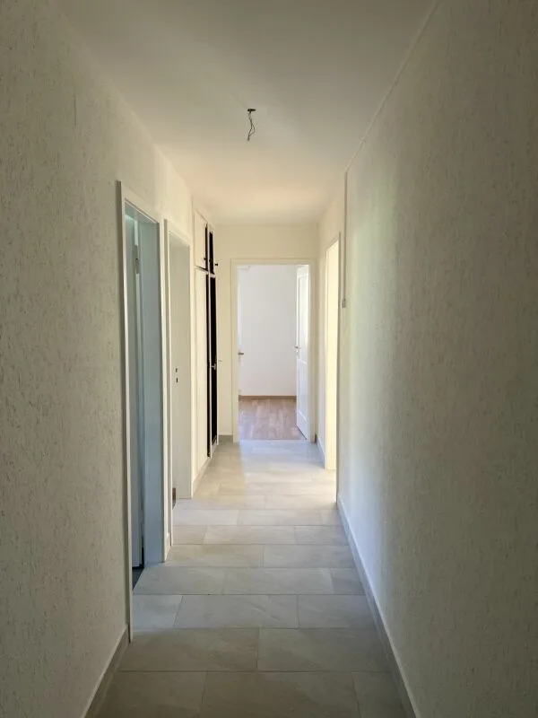Corgémont, schönes 3-Zimmer-Apartment im 1. Stock mit Balkon