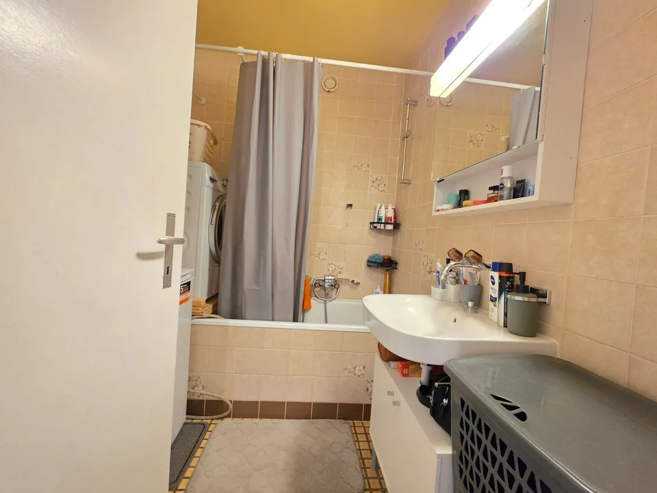 Wohlerhaltenes, helles 3-Zimmer-Apartment in La Chaux-de-Fonds! – Foto 6 von 13
